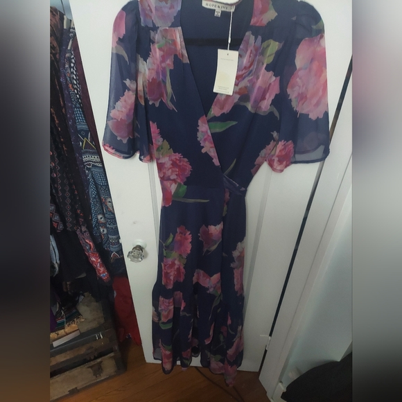 Hope & Ivy Navy & Rose Wrap Dress Size Medium - Picture 5 of 8